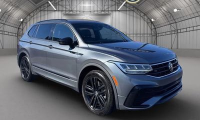 2022 Volkswagen Tiguan 4MOTION SE Black
