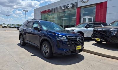 2026 Nissan Pathfinder SV