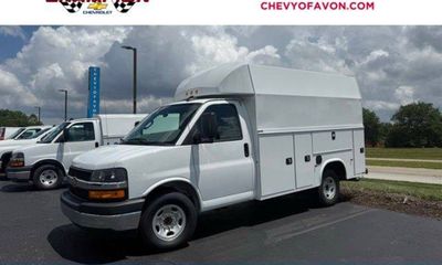 2025 Chevrolet Express 3500 Cutaway 139