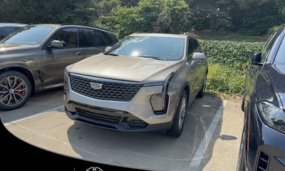 2024 Cadillac XT4 Premium Luxury