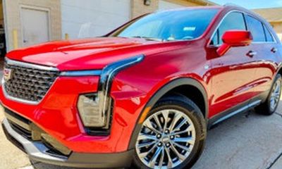 2024 Cadillac XT4 Premium Luxury