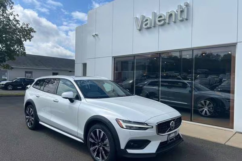 2026 Volvo V60cc — a typically priced live listing