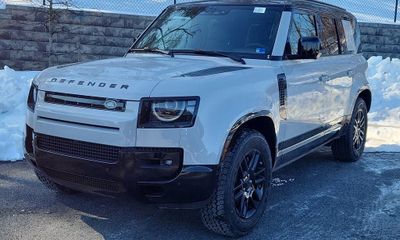 2026 Land Rover Defender 110 SE