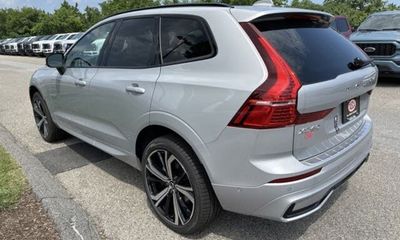 2023 Volvo XC60 Ultimate Dark