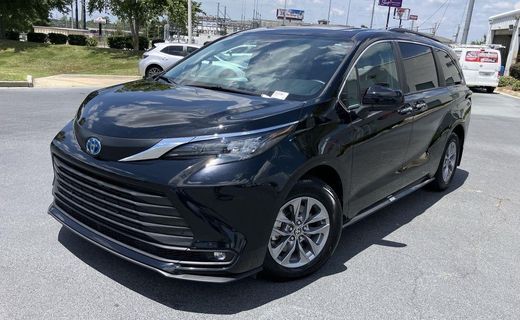 2025 Toyota Sienna XLE
