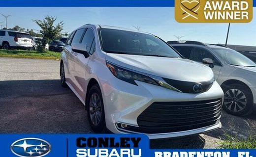 2024 Toyota Sienna XLE
