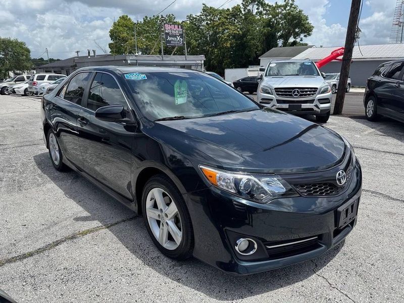 2014 Toyota Camry — a typically priced live listing