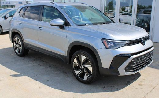 2025 Volkswagen Taos 4MOTION SE