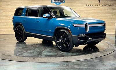 2024 Rivian R1S Adventure