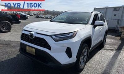 2024 Toyota RAV4 SE