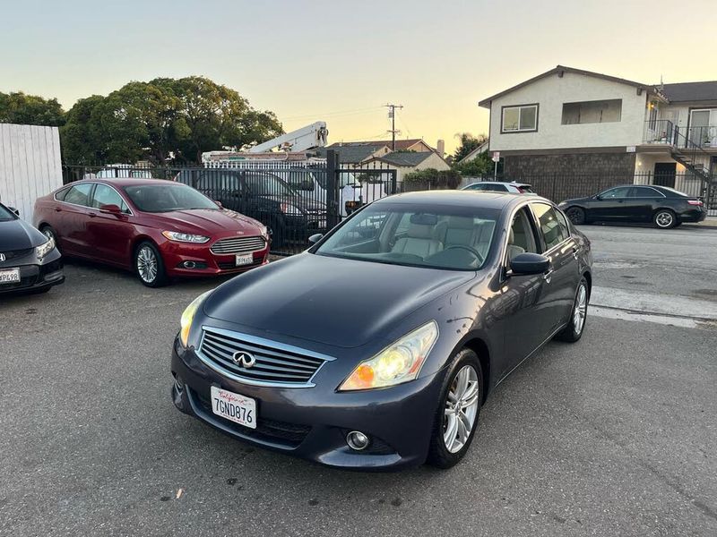 2012 Infiniti G37 — a typically priced live listing