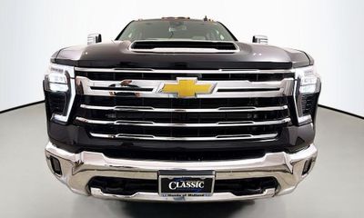 2025 Chevrolet Silverado HD LTZ