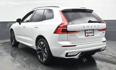 2026 Volvo XC60 Plus Dark