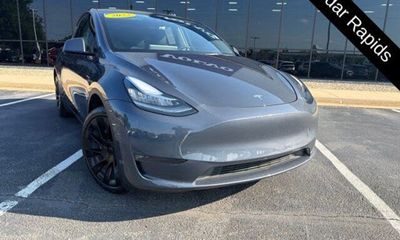 2023 Tesla Model Y Long Range