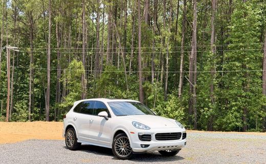 2017 Porsche Cayenne Platinum Edition