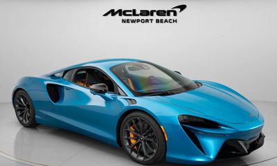 2023 McLaren Artura