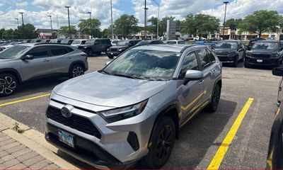 2022 Toyota RAV4 SE