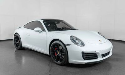 2018 Porsche 911 Carrera S GTS