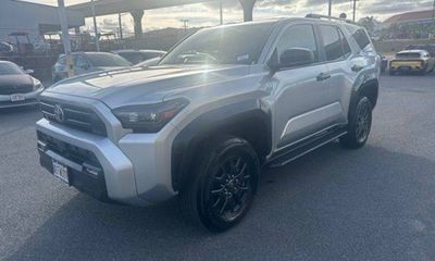 2025 Toyota 4RUNNER SR5