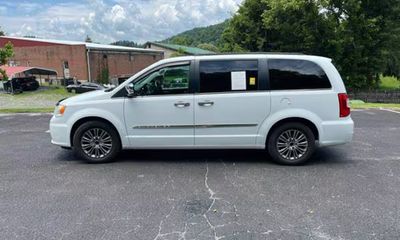 2014 Chrysler Town AND Country