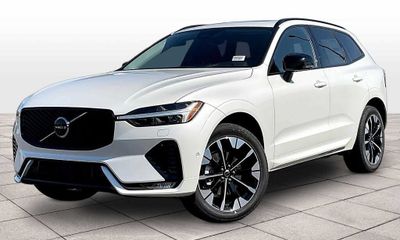2026 Volvo XC60 Plus Dark