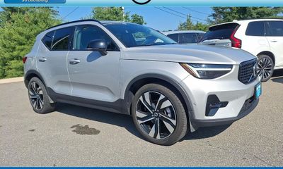 2023 Volvo XC40 Ultimate Dark