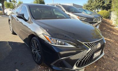 2025 Lexus ES 300H Premium