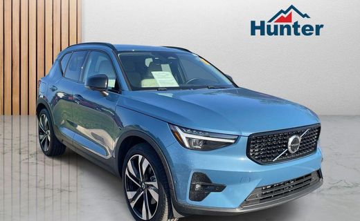 2025 Volvo XC40 Ultra Dark