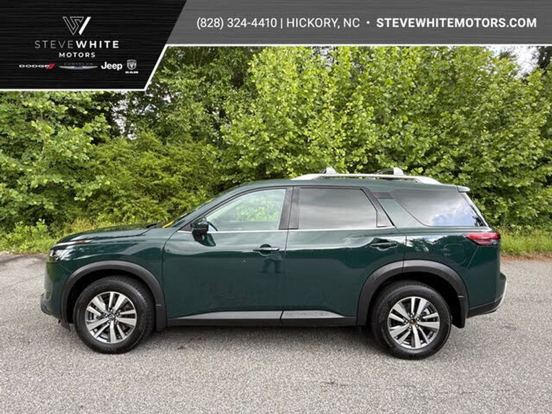 2024 Nissan Pathfinder — a typically priced live listing