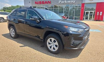 2020 Toyota RAV4 LE