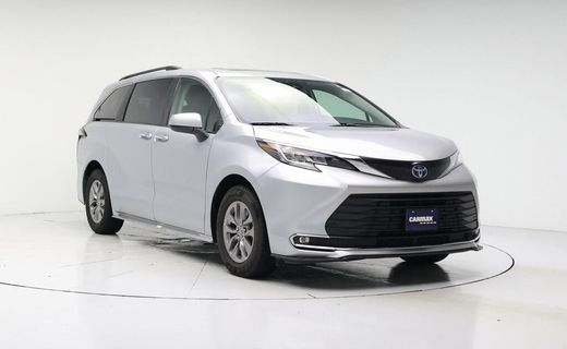 2023 Toyota Sienna XLE