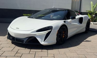 2025 McLaren Artura Spider