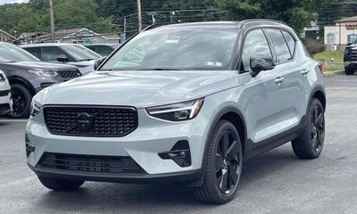2026 Volvo XC40 Ultra Black Edition