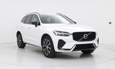 2023 Volvo XC60 Ultimate Dark