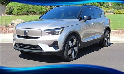 2023 Volvo XC40 Ultimate Dark