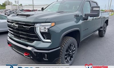 2025 Chevrolet Silverado HD LTZ