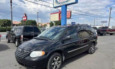 2005 Chrysler Town AND Country Touring