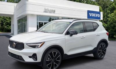 2026 Volvo XC40 Plus Dark