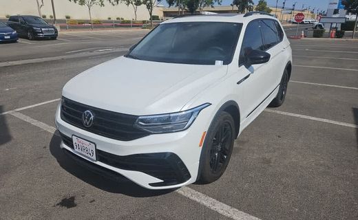 2022 Volkswagen Tiguan SE Black