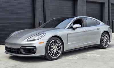 2023 Porsche Panamera 4 Platinum