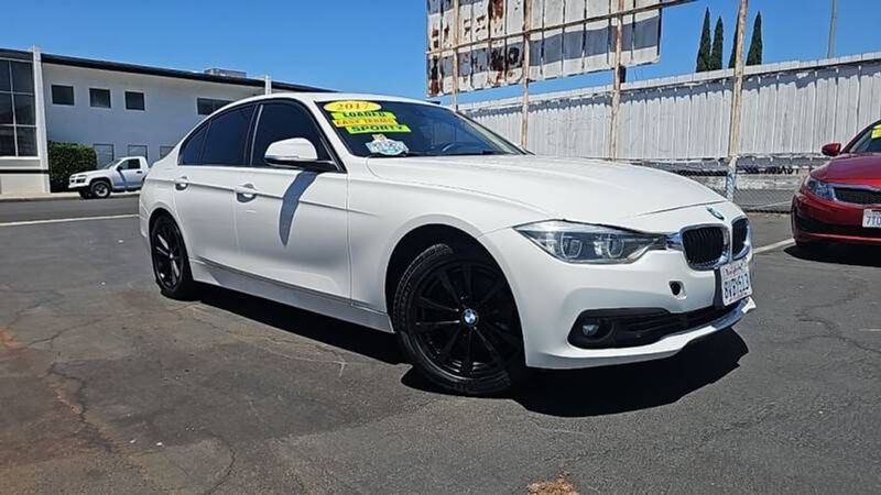 Representative 2018 BMW 320i photo