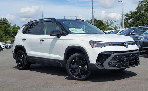 2026 Volkswagen Taos SE Black