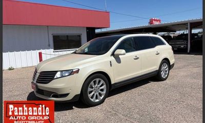2018 Lincoln MKT Base