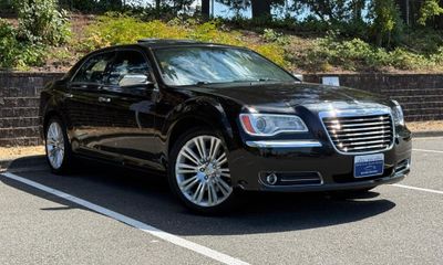 2011 Chrysler 300C Base