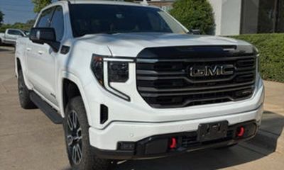 2024 GMC Sierra AT4