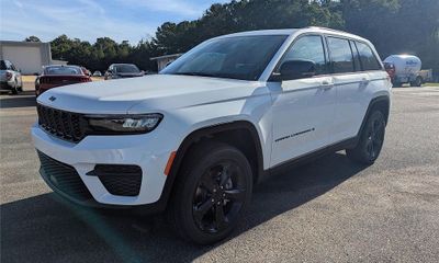 2025 Jeep Grand Cherokee Laredo Altitude