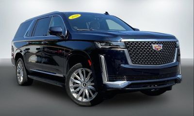 2022 Cadillac Escalade ESV Premium Luxury
