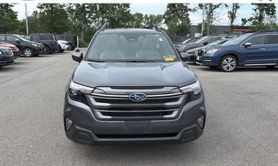 2025 Subaru Forester Premium Base