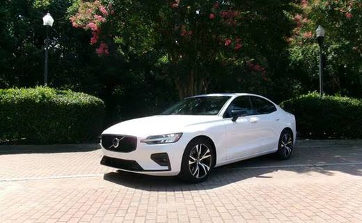 2024 Volvo S60 Plus Dark
