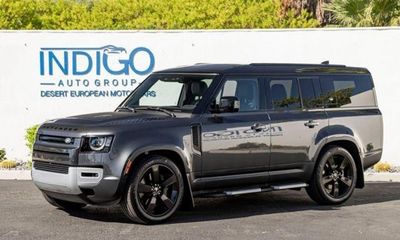 2023 Land Rover Defender 130 SE